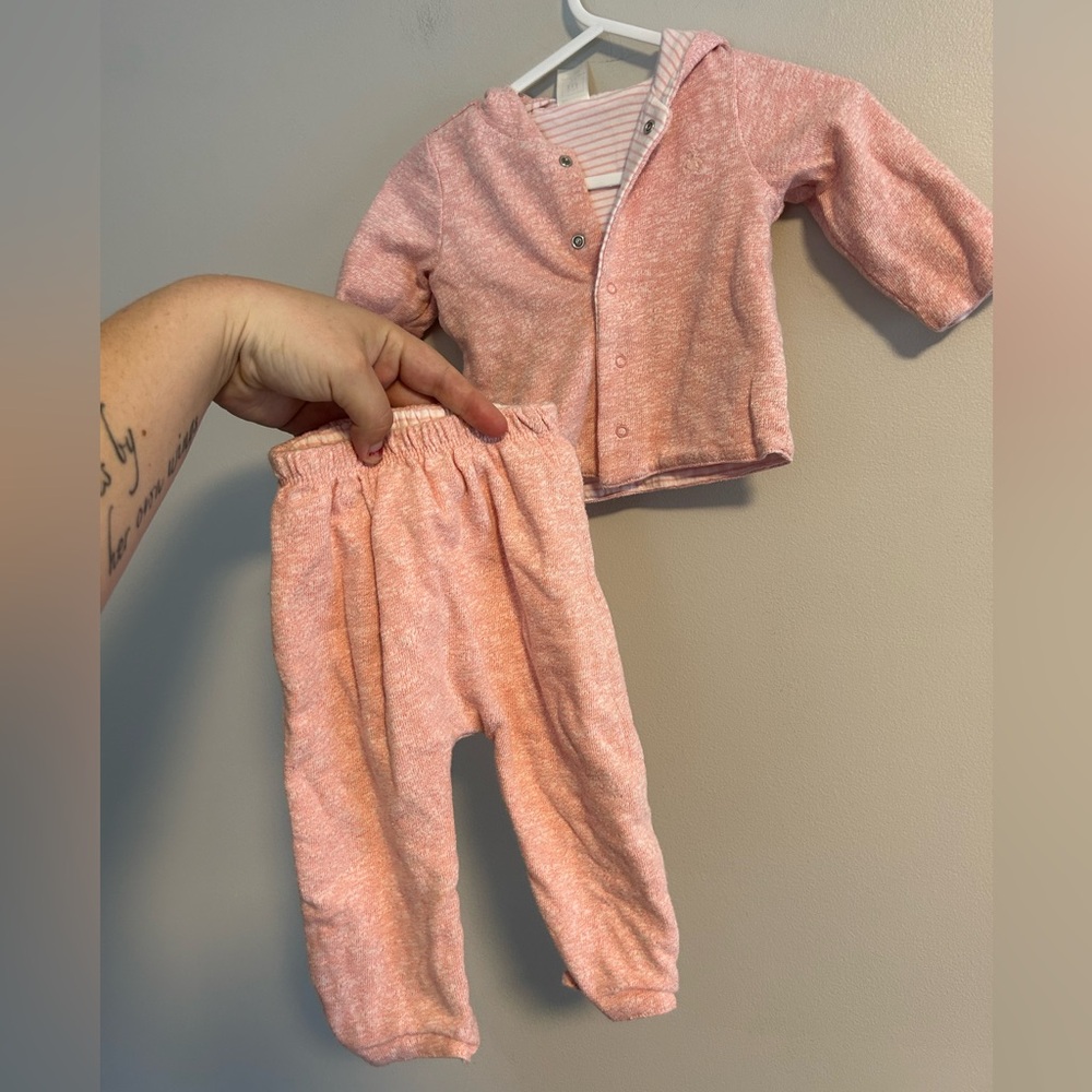(3/$20) GAP 3/6m Pink 2pc Matching Set of button up hooded cardigan and pants